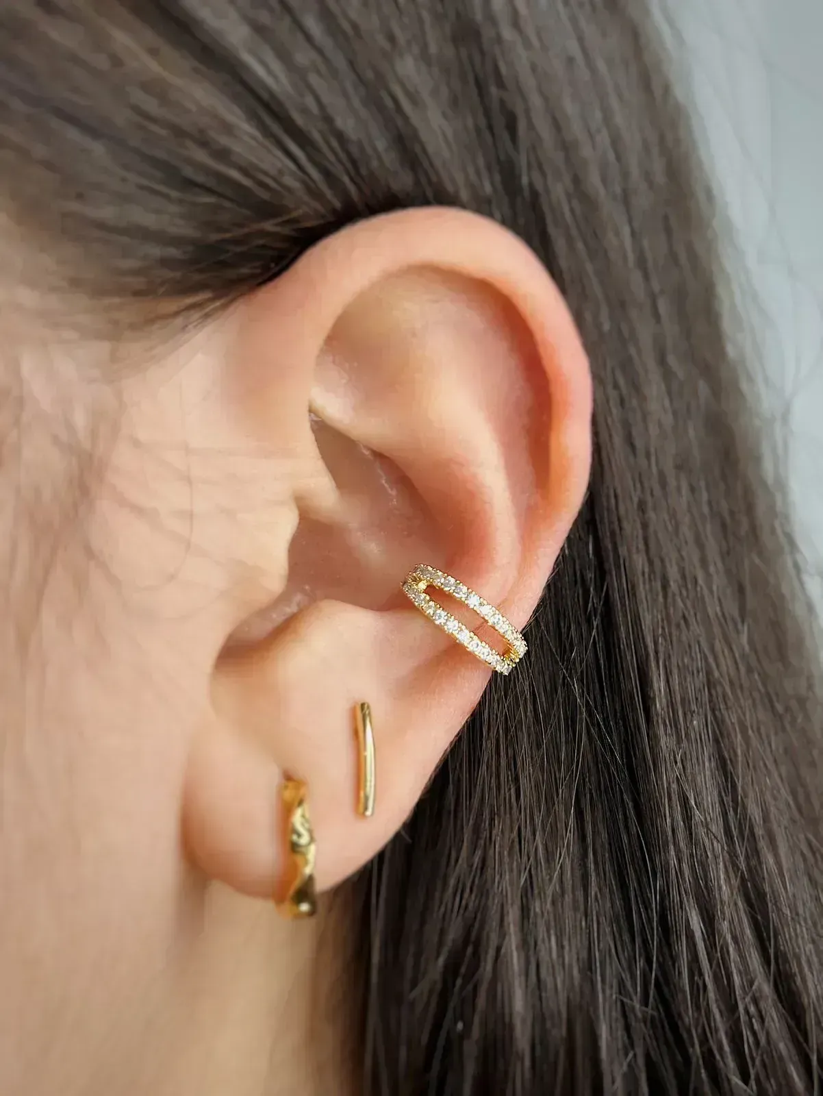 PIERCING DUPLO CRAVEJADO. BANHADO A OURO 18K.