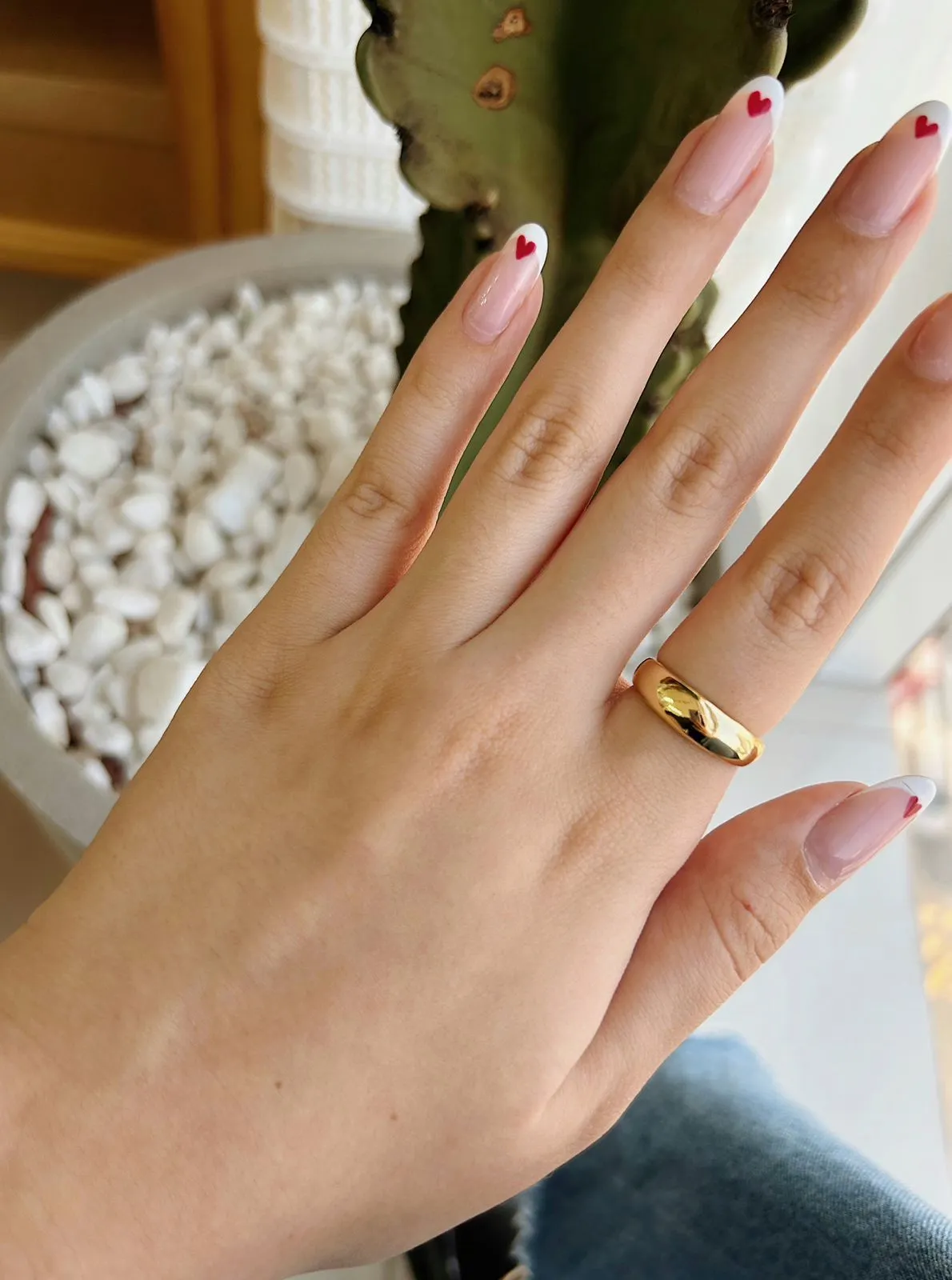 ANEL MINIMALISTA LISO. BANHADO A OURO 18K.
