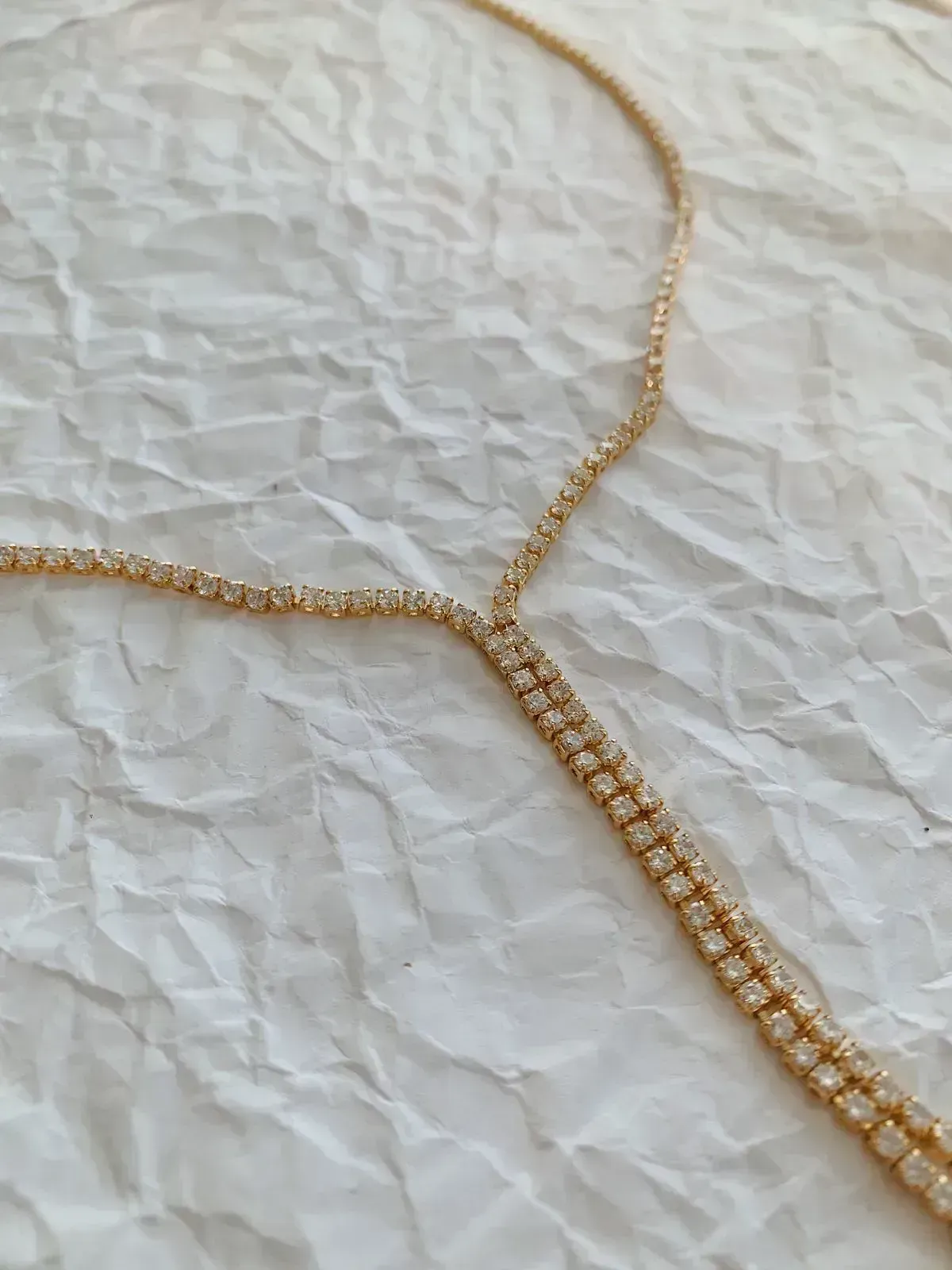 COLAR GRAVATINHA RIVIERA DUPLO. 45CM DE COMPRIMENTO E 6CM DE FIO DUPLO.BANHADO A OURO 18K.