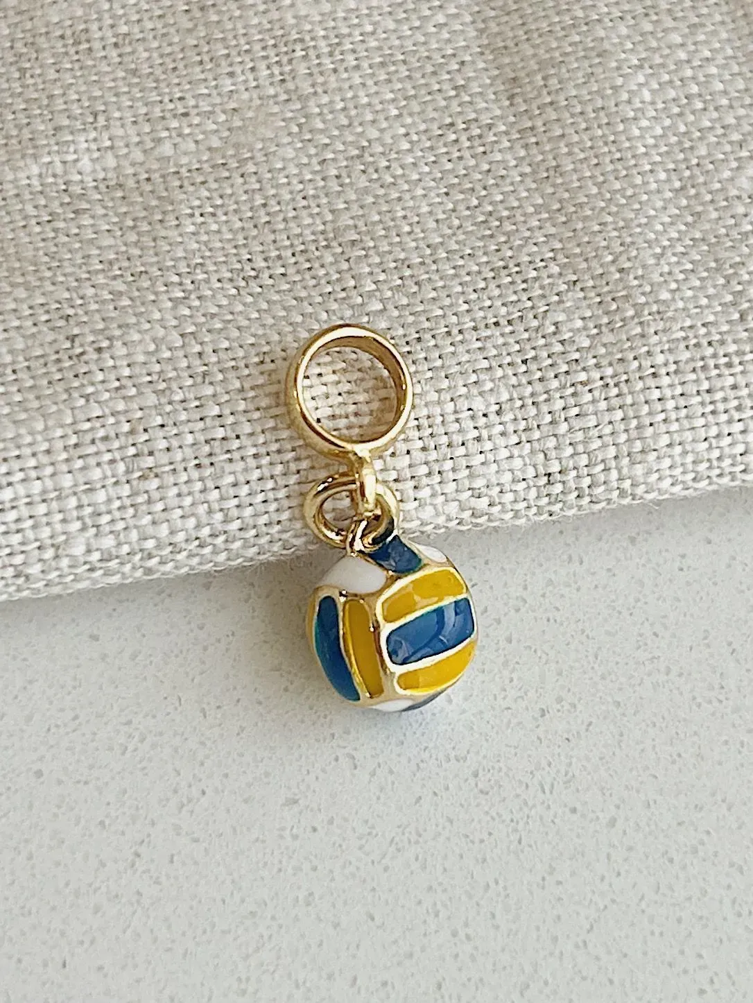 BERLOQUE BOLA DE VÔLEI. BANHADO A OURO 18K