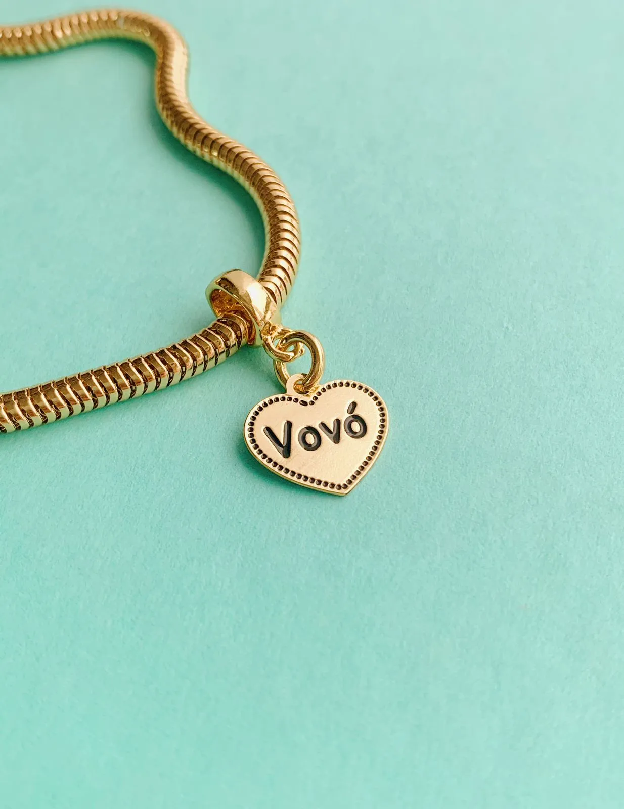 BERLOQUE VOVÓ. BANHADO A OURO 18K.