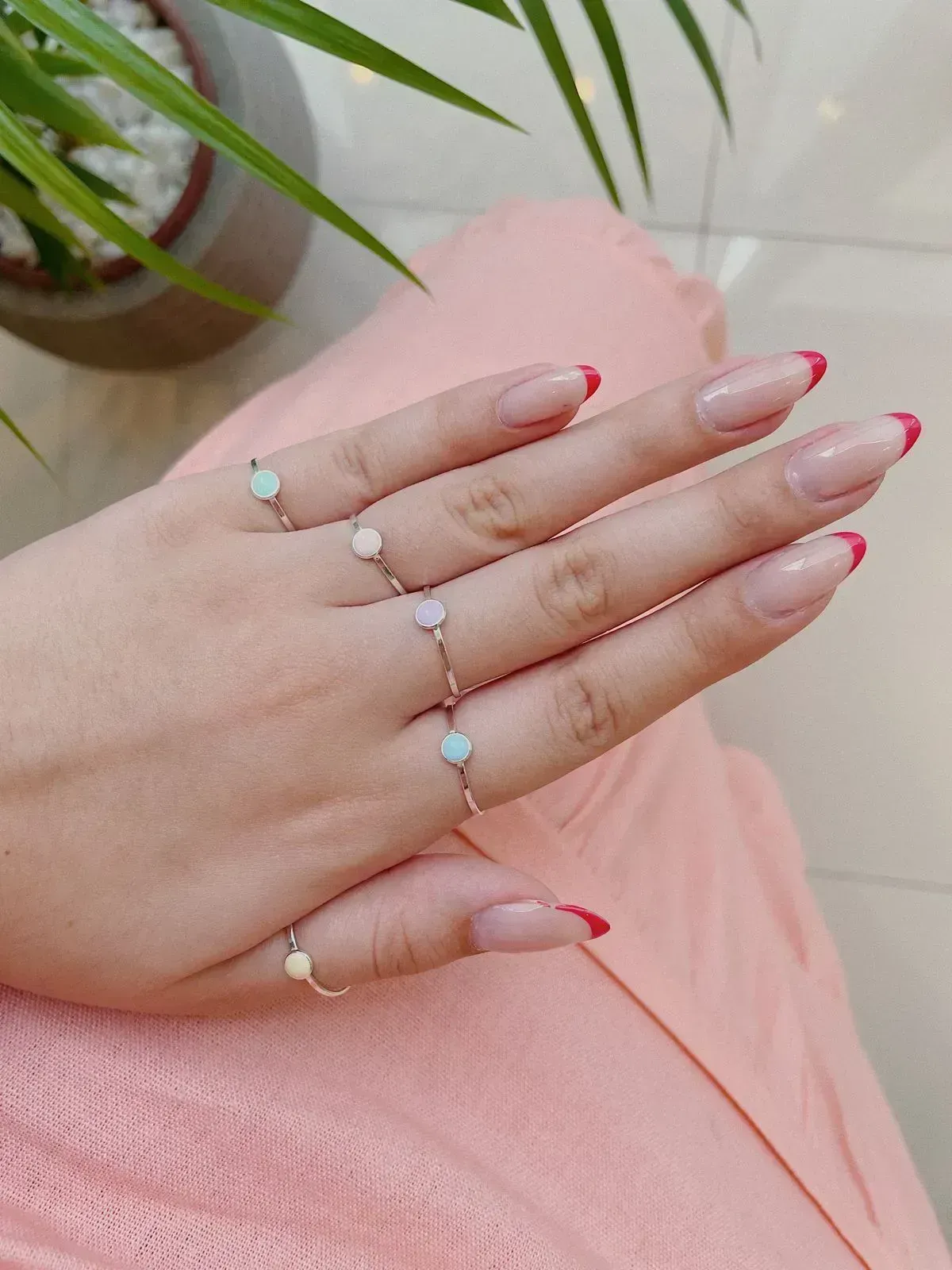 ANEL COM RESINA VERDE PASTEL/CANDY COLOR. EM PRATA 925.