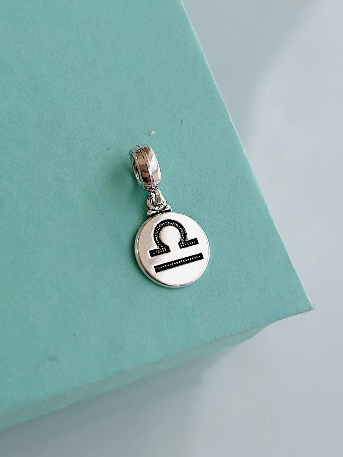 BERLOQUE SIGNO LIBRA. EM PRATA 925.