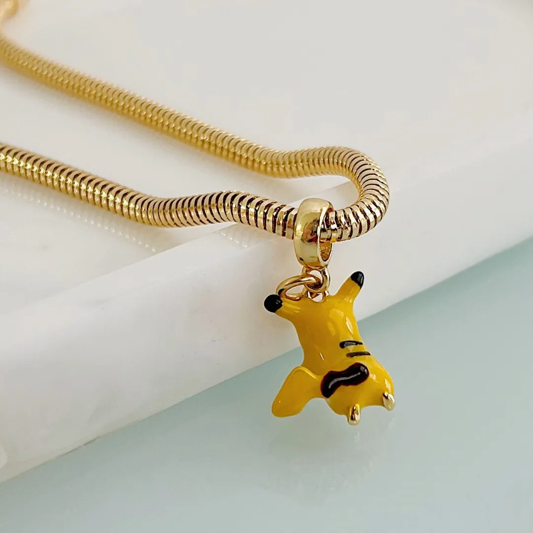 BERLOQUE PIKACHU. BANHADO A OURO 18K.