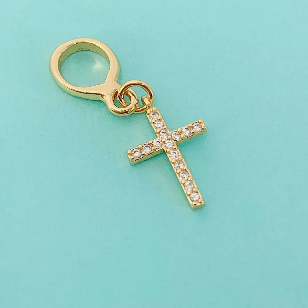 BERLOQUE CRUZ CRAVEJADA. BANHADO A OURO 18K.