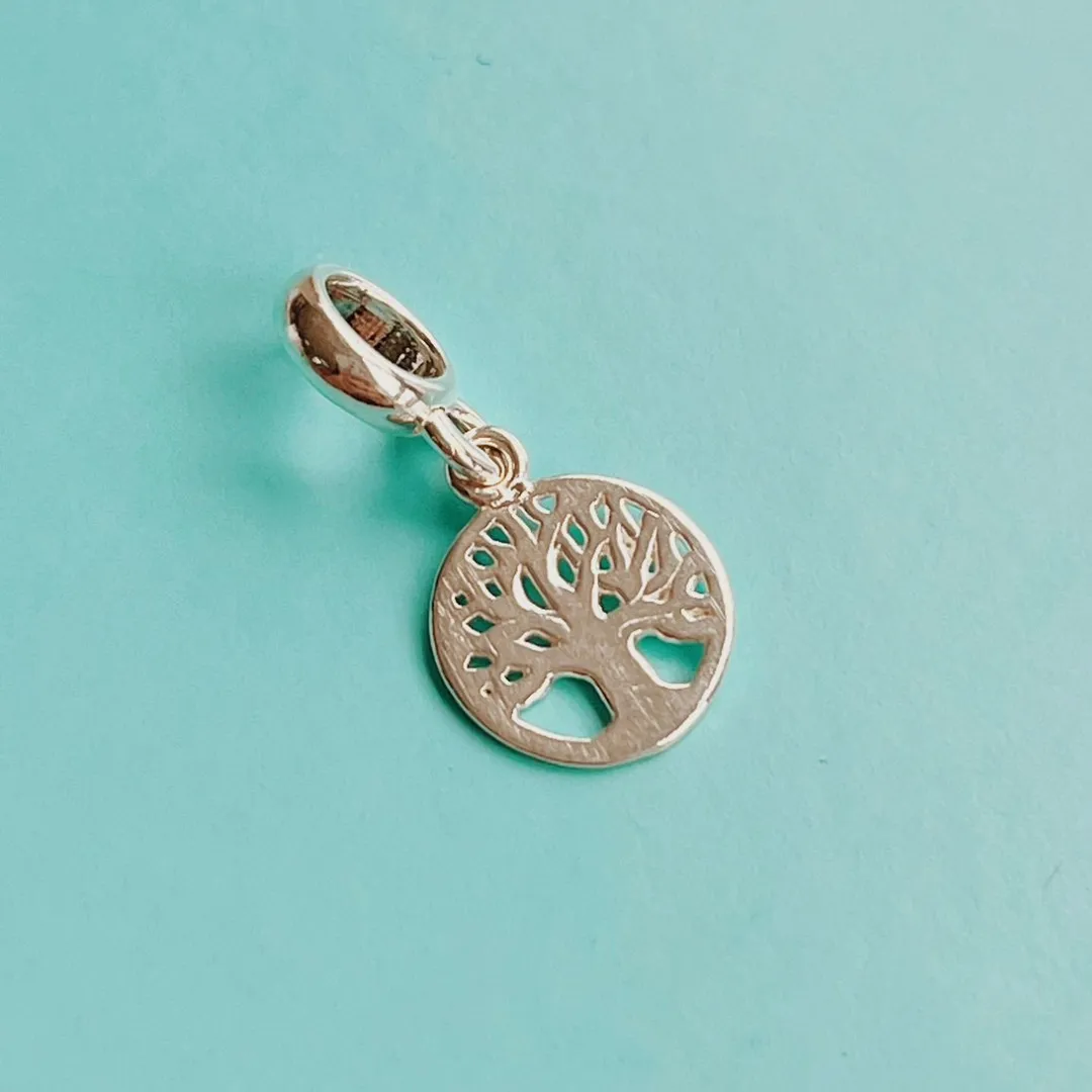 BERLOQUE MEDALHA ÁRVORE DA VIDA VAZADA. EM PRATA 925.