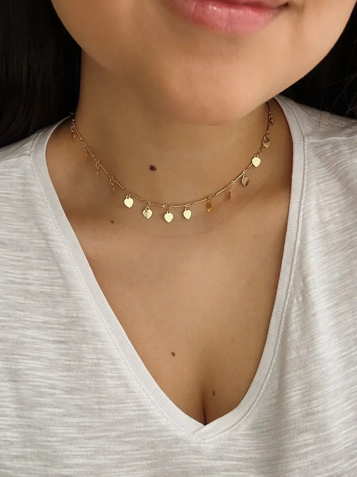 CHOKER PALITINHOS COM PINGENTES DE CORAÇÃO. 30CM DE COMPRIMENTO COM EXTENSOR DE 10CM. BANHADO A OURO 18K. BANHADO A OURO 18K.
