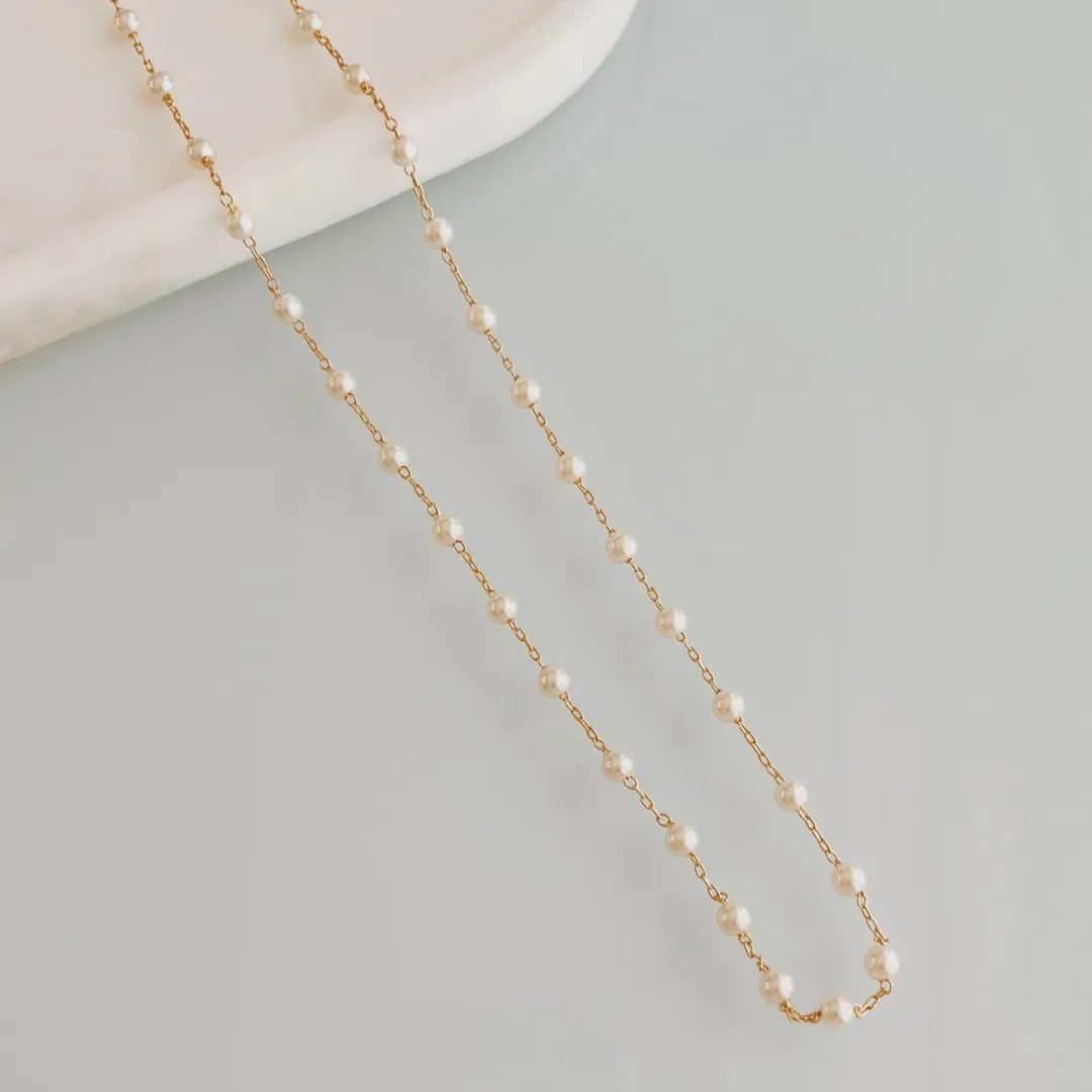 COLAR DE PÉROLAS. 1,20M DE COMPRIMENTO E 5CM DE REGULAGEM. BANHADO A OURO 18K.