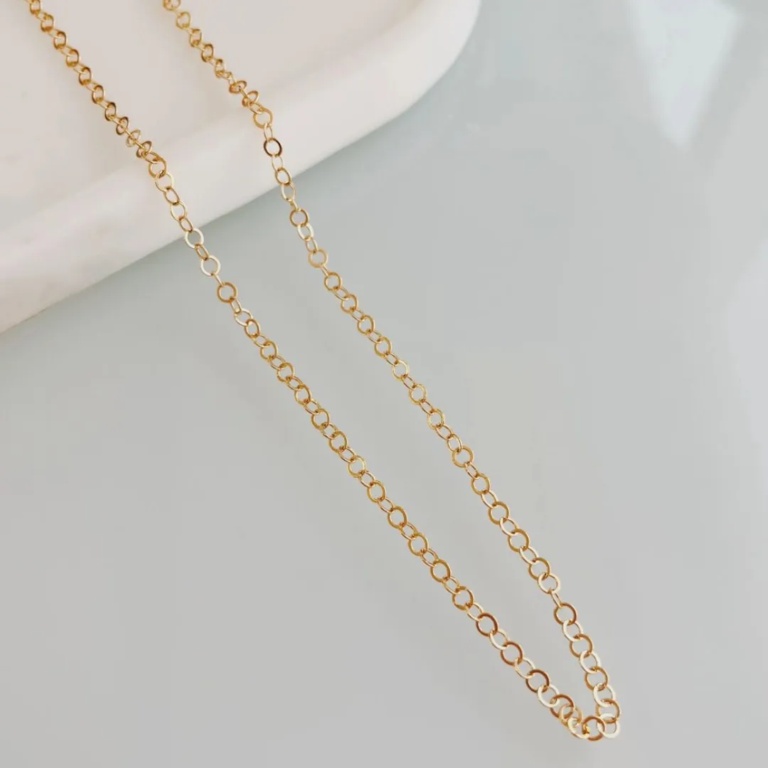 COLAR ELO REDONDO. 80CM DE COMPRIMENTO E 5CM DE REGULAGEM. BANHADO A OURO 18K.