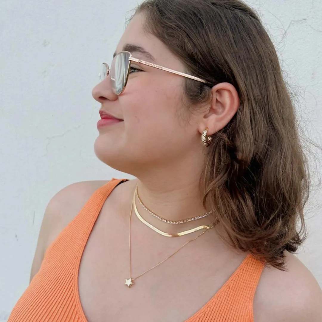CONJUNTO ESTRELA. 45CM DE COMPRIMENTO E 5CM DE REGULAGEM. BANHADO A OURO 18K.