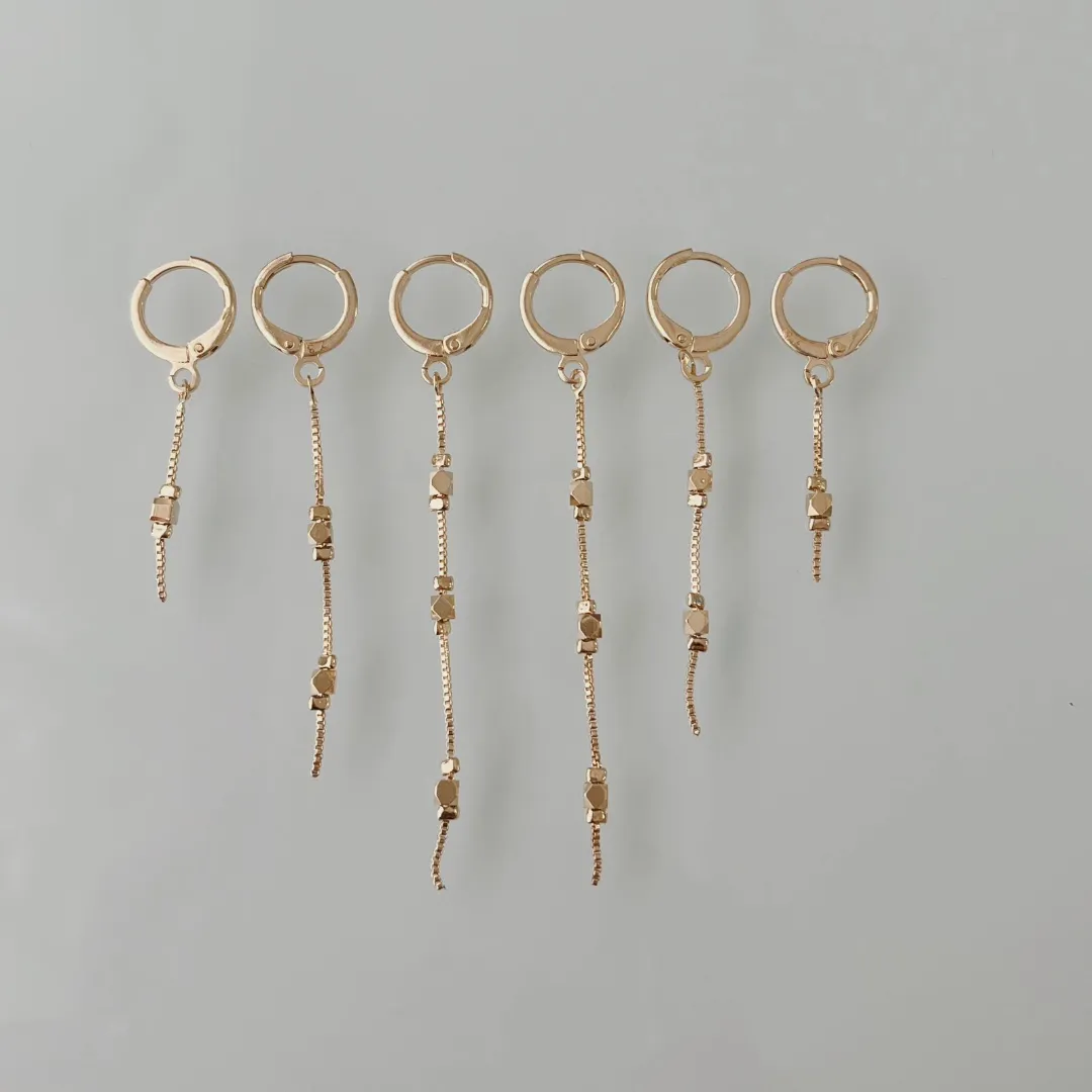 TRIO ARGOLAS COM CUBINHOS. BANHADO A OURO 18K.