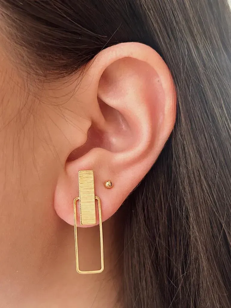 BRINCO 2 RETÂNGULOS. BANHADO A OURO 18K.