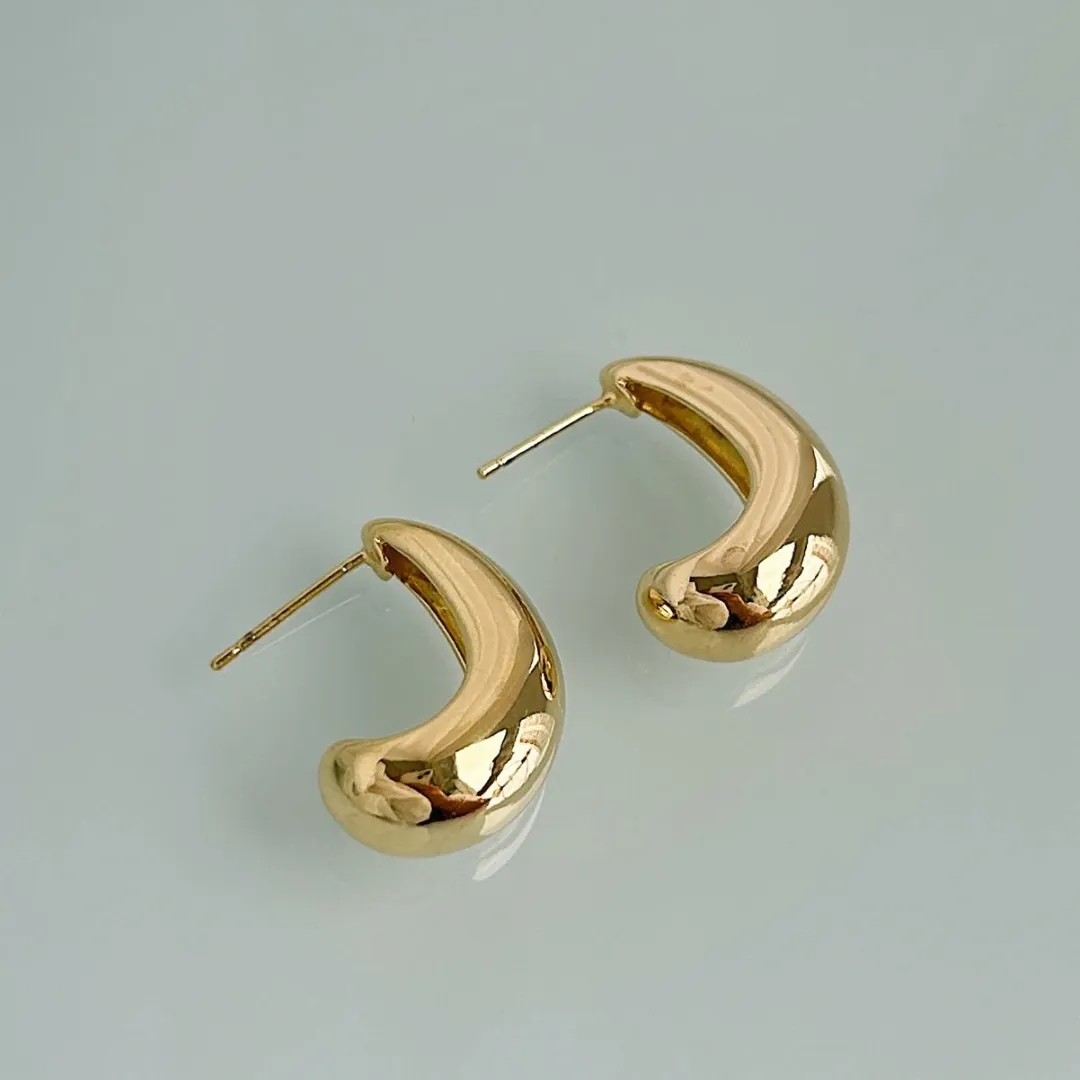 BRINCO GOTA. BANHADO A OURO 18K.