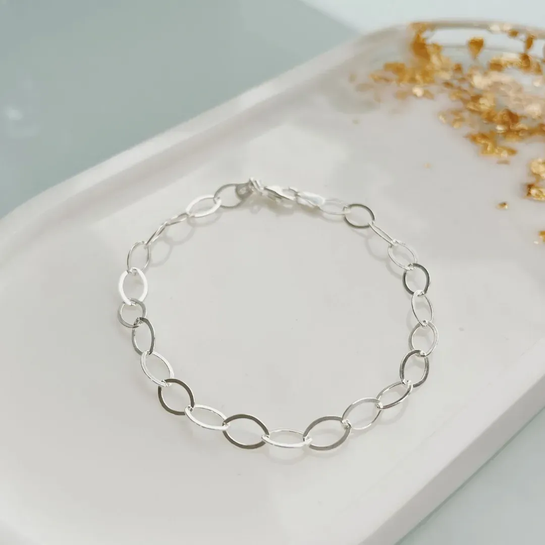 PULSEIRA ELOS OVAIS. 18,5CM DE COMPRIMENTO. EM PRATA 925.