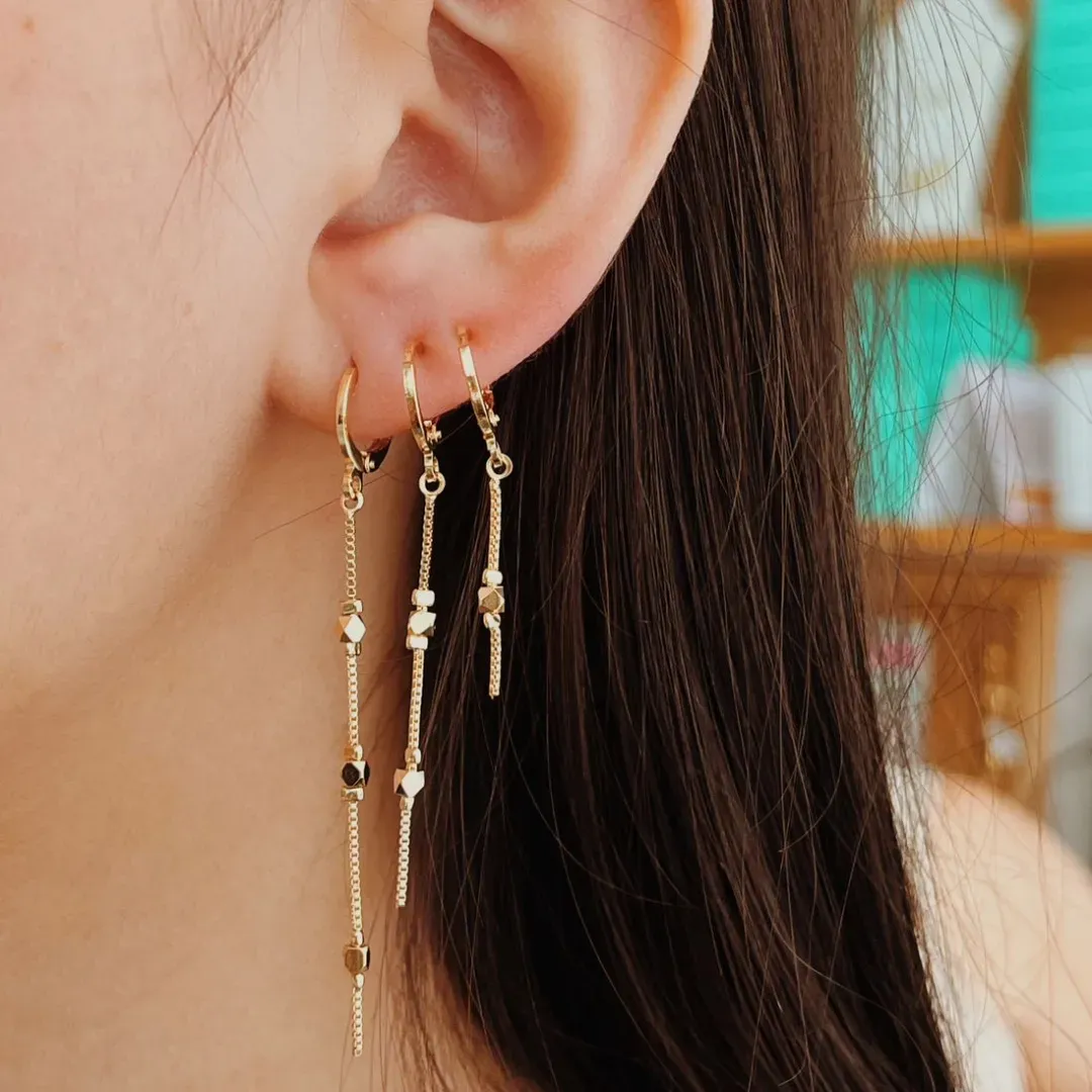 TRIO ARGOLAS COM CUBINHOS. BANHADO A OURO 18K.