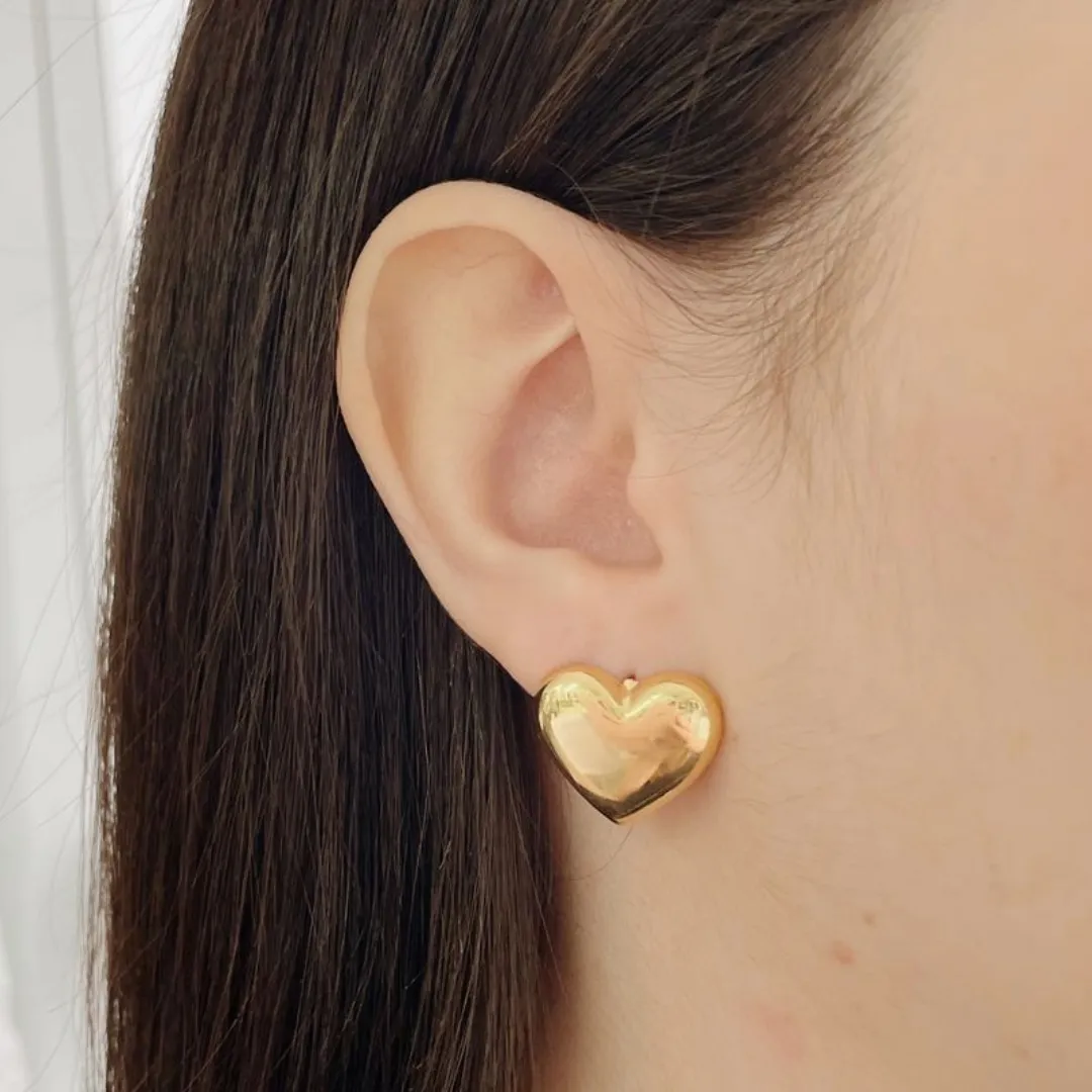 BRINCO CORAÇÃO ENCORPADO. BANHADO A OURO 18K.