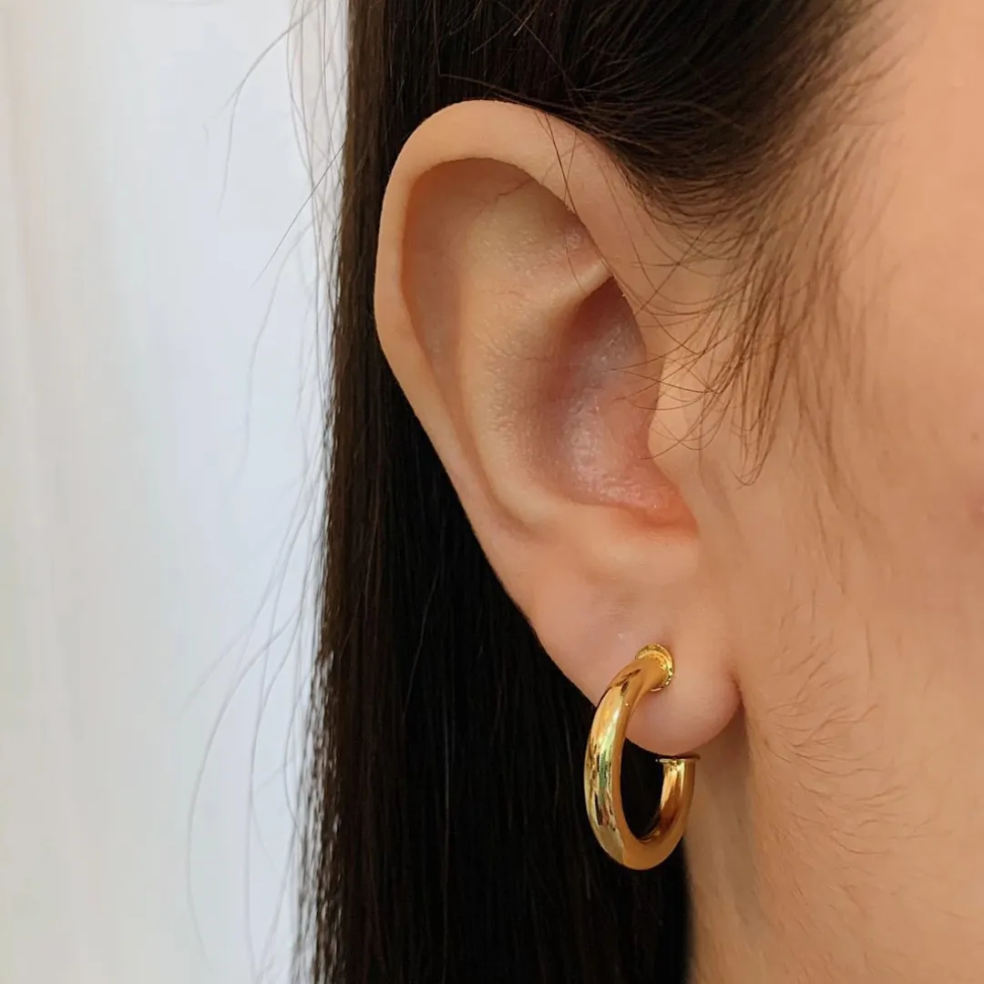 BRINCO ARGOLA TUBO MÉDIA DOURADA BANHADA A OURO 18K