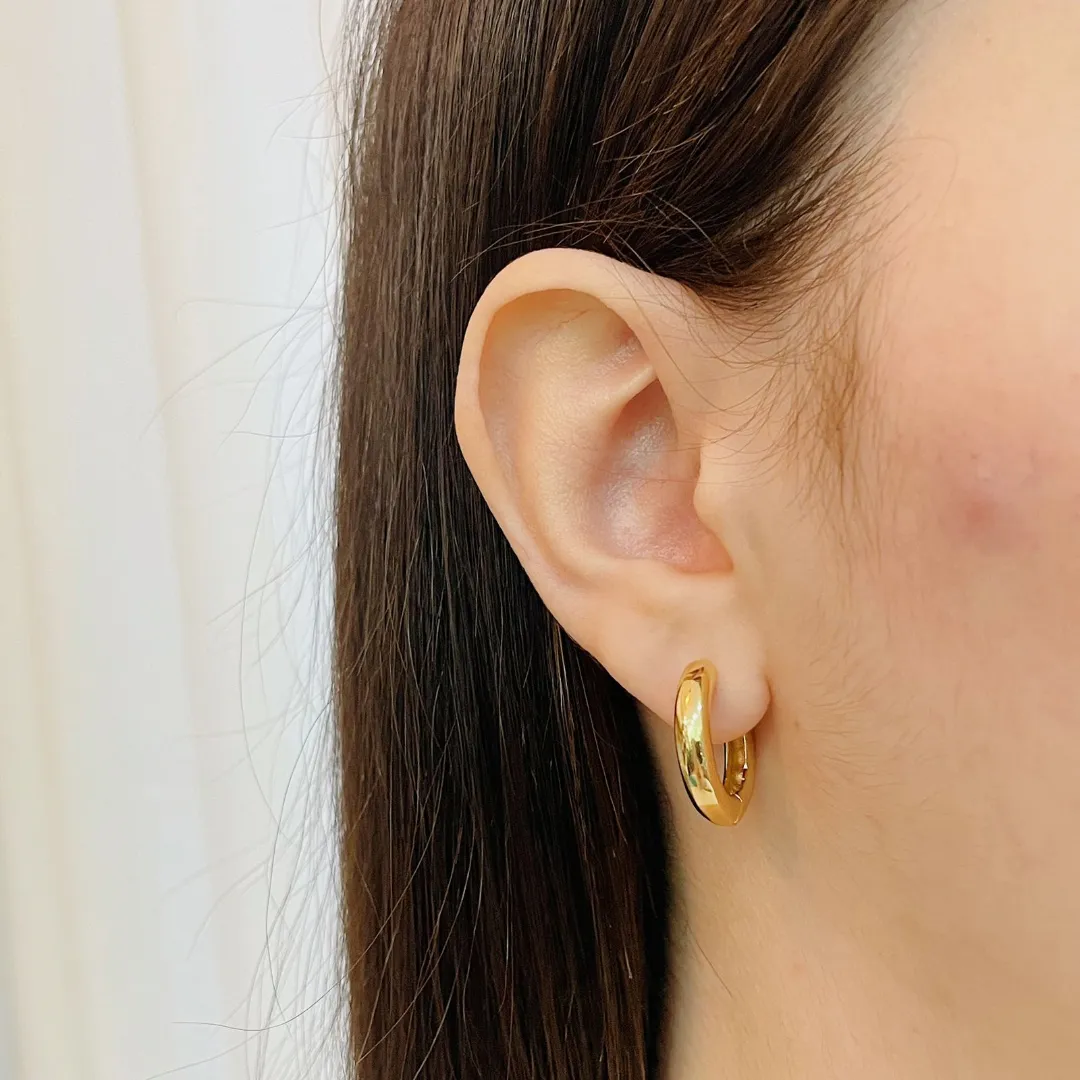 BRINCO ARGOLA ENCORPADA 22MM DOURADA FOLHEADA A OURO 18K.