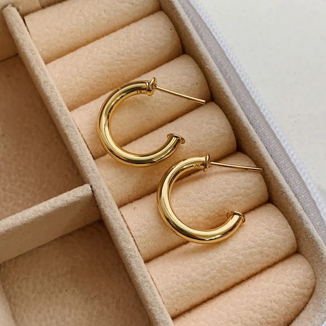 BRINCO ARGOLA TUBO MÉDIA DOURADA BANHADA A OURO 18K