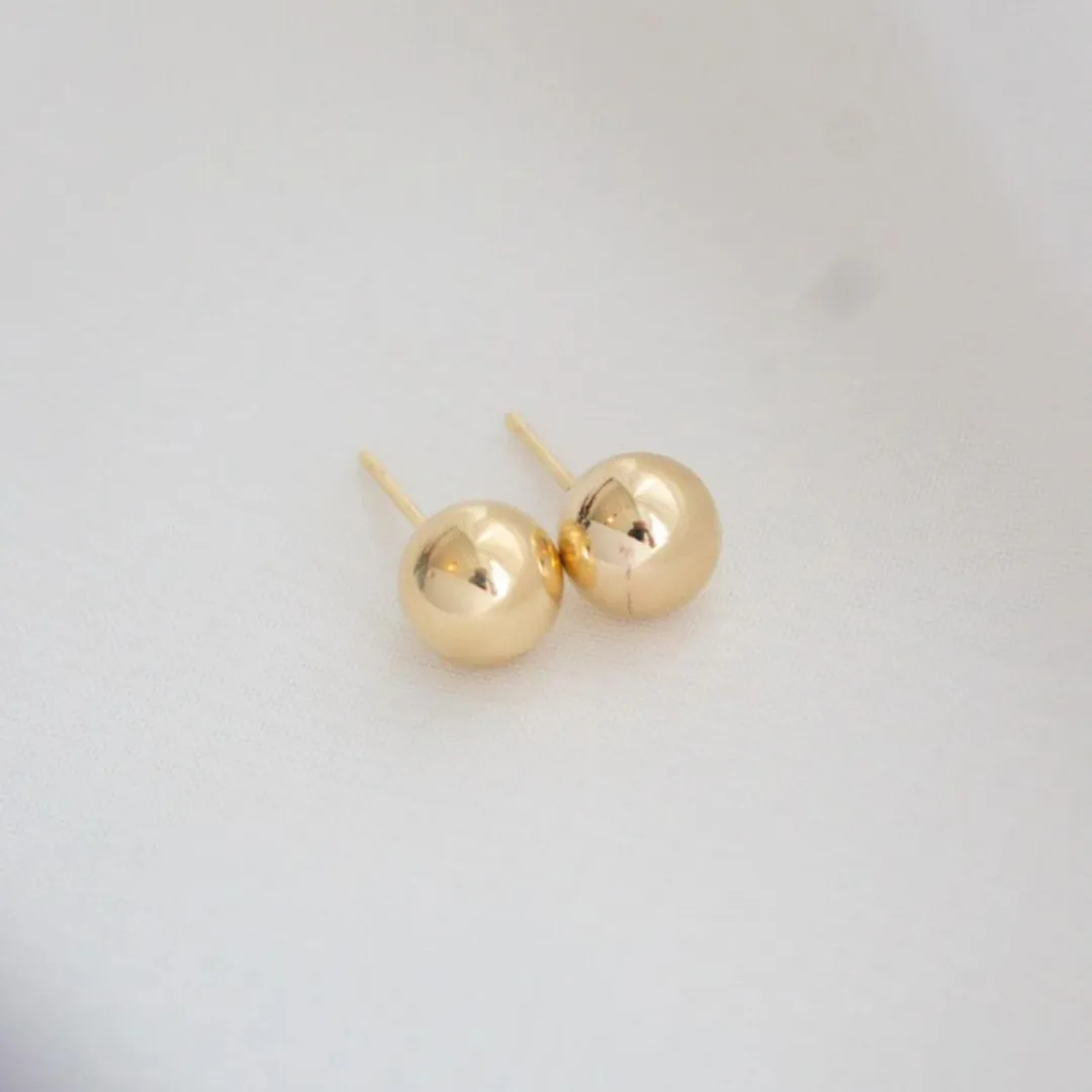 BRINCO BOLINHA 8MM. BANHADO A OURO 18K.