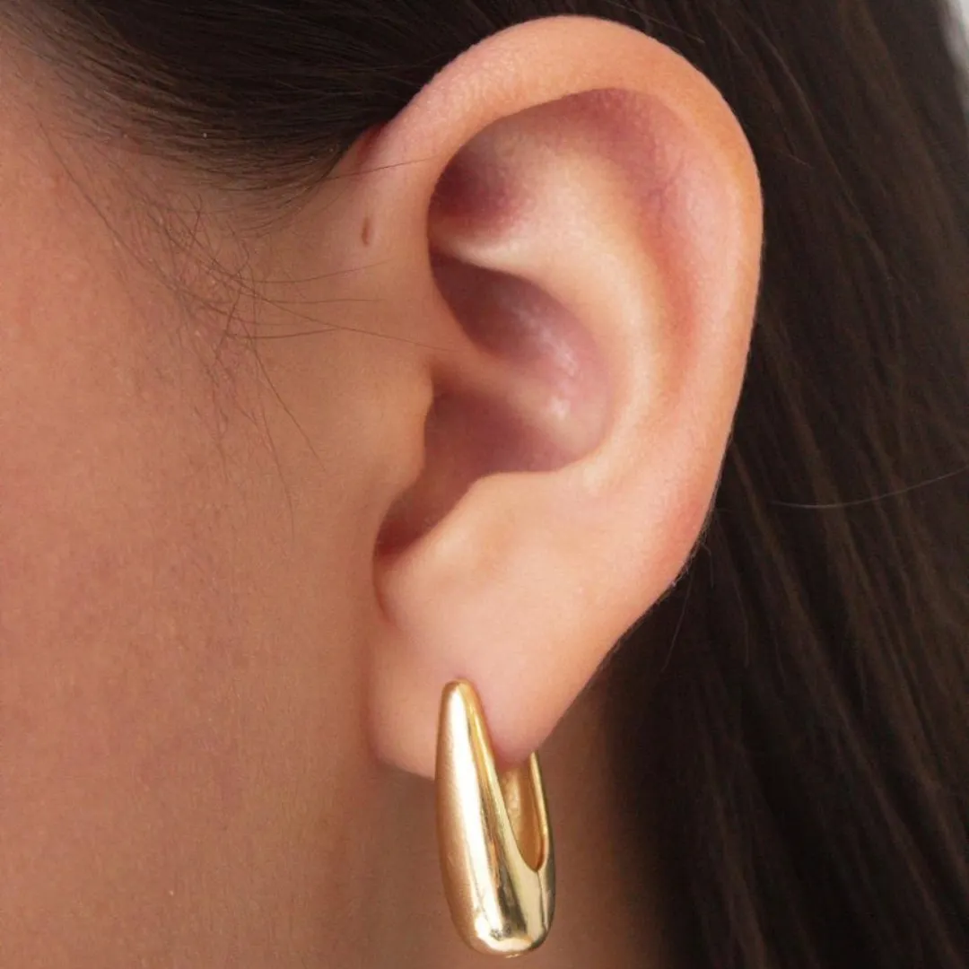 BRINCO ARGOLA GOTA LONGA. TAMANHO G. BANHADA A OURO 18K.