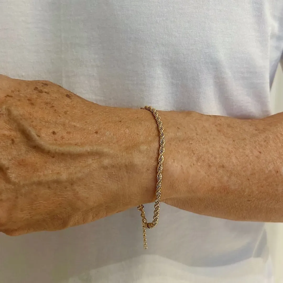 PULSEIRA CORDÃO BAIANO COM 4MM DE ESPESSURA. 20CM  DE COMPRIMENTO E 5CM DE REGULAGEM. BANHADA A OURO 18K.