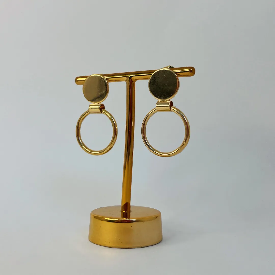 BRINCO CÍRCULOS. BANHADO A OURO 18K.