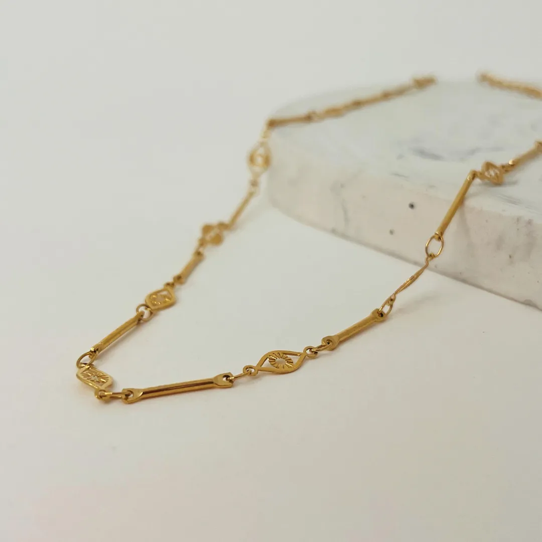 CHOKER PALITO OLHO GREGO. 30CM DE COMPRIMENTO E 10CM DE REGULAGEM. BANHADO A OURO 18K.