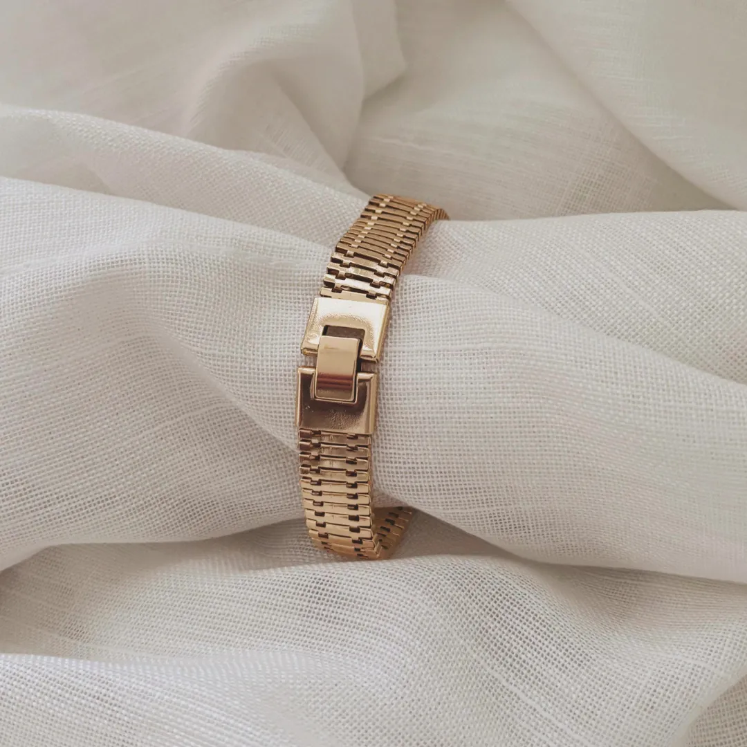 PULSEIRA MALHA 1CM COM FECHO TRAVA. 19CM DE COMPRIMENTO. BANHADA A OURO 18K.