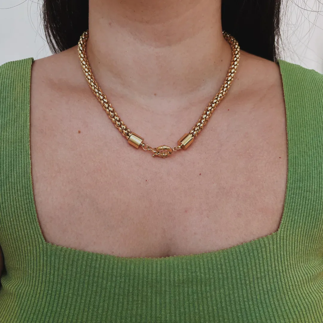 COLAR MORANGO 5MM COM FECHO BÓIA. 50CM DE COMPRIMENTO. BANHADO A OURO 18K.
