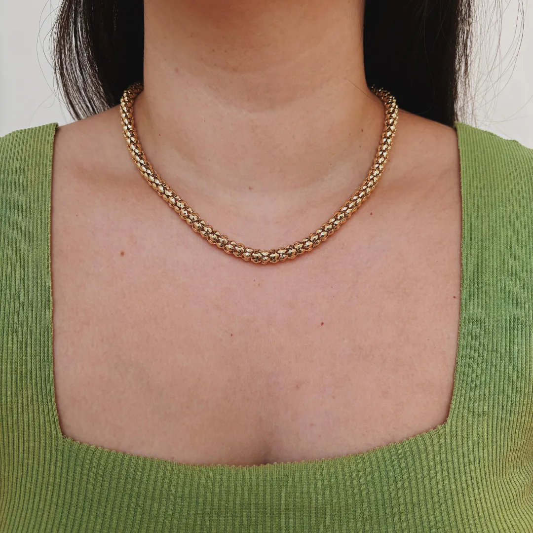 COLAR MORANGO 5MM COM FECHO BÓIA. 50CM DE COMPRIMENTO. BANHADO A OURO 18K.