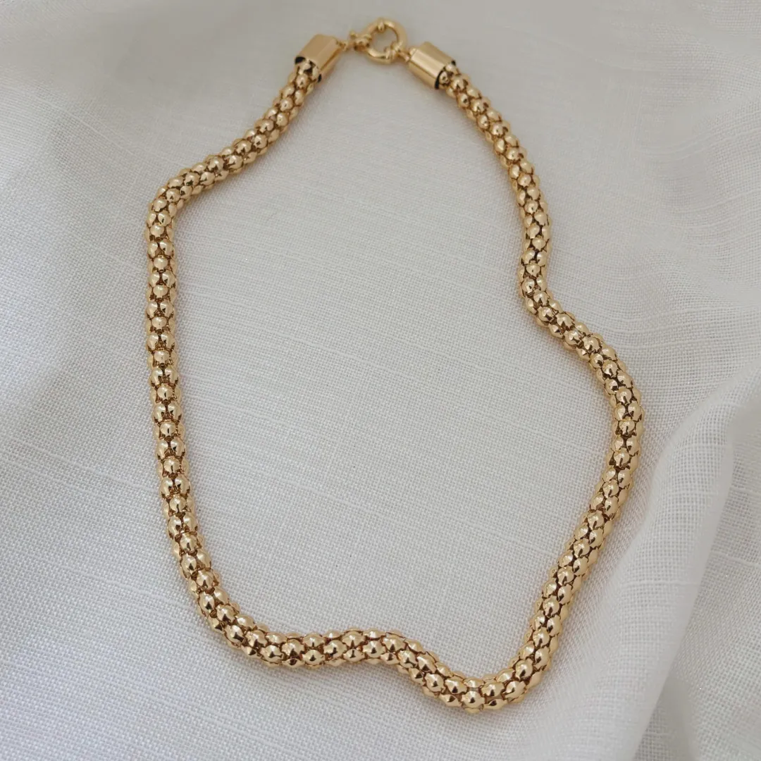 COLAR MORANGO 5MM COM FECHO BÓIA. 50CM DE COMPRIMENTO. BANHADO A OURO 18K.