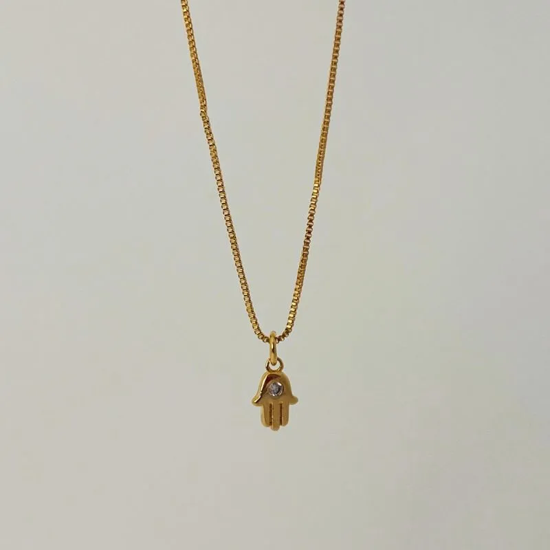 COLAR MINI MÃO DE FÁTIMA. 45CM  DE COMPRIMENTO E 5CM DE REGULAGEM. BANHADO A OURO 18K.
