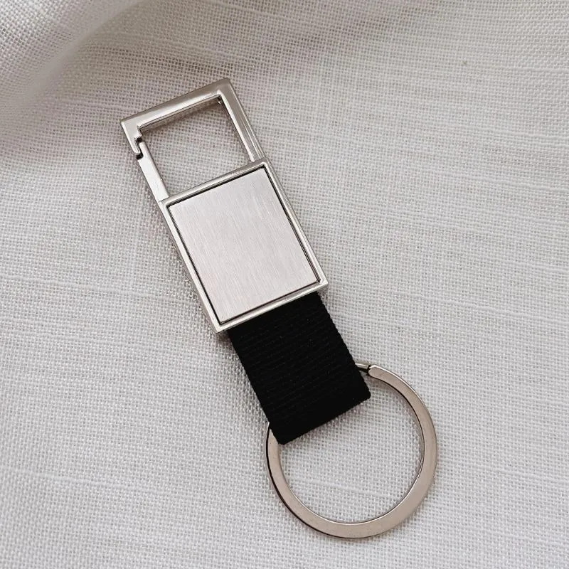 CHAVEIRO COM GANCHO EM AÇO INOX E TECIDO. 100MM ALTURA X 25MM DE LARGURA. ÁREA GRAVÁVEL 25MMX30MM.