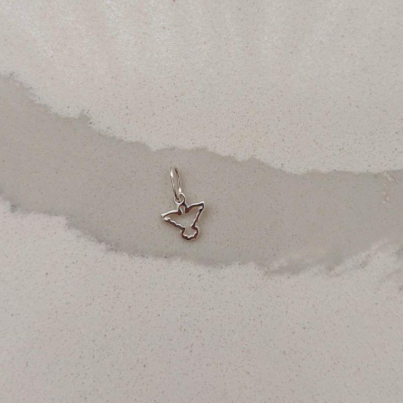 PINGENTE MINI ESPÍRITO SANTO VAZADO. 9MM DE LARGURA. EM PRATA 925.