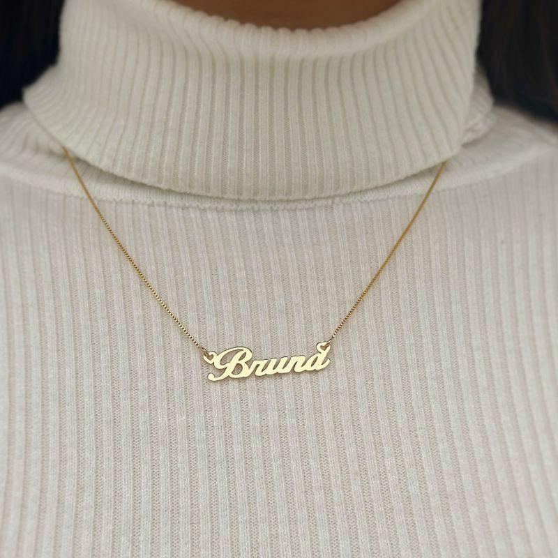 COLAR PERSONALIZADO NOME DOURADO. 45CM DE COMPRIMENTO. BANHADO A OURO 18K. 30 DIAS ÚTEIS PARA PRODUÇÃO. ESCREVA ABAIXO O NOME E O NÚMERO DA FONTE