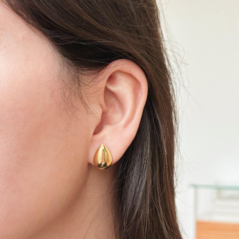 BRINCO MINI GOTA. BANHADO A OURO 18K.