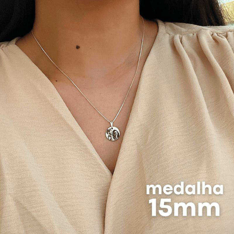 COLAR PERSONALIZADO MEDALHA 15MM PRATEADO. 45CM DE COMPRIMENTO E 5CM DE REGULAGEM.BANHADO A PRATA