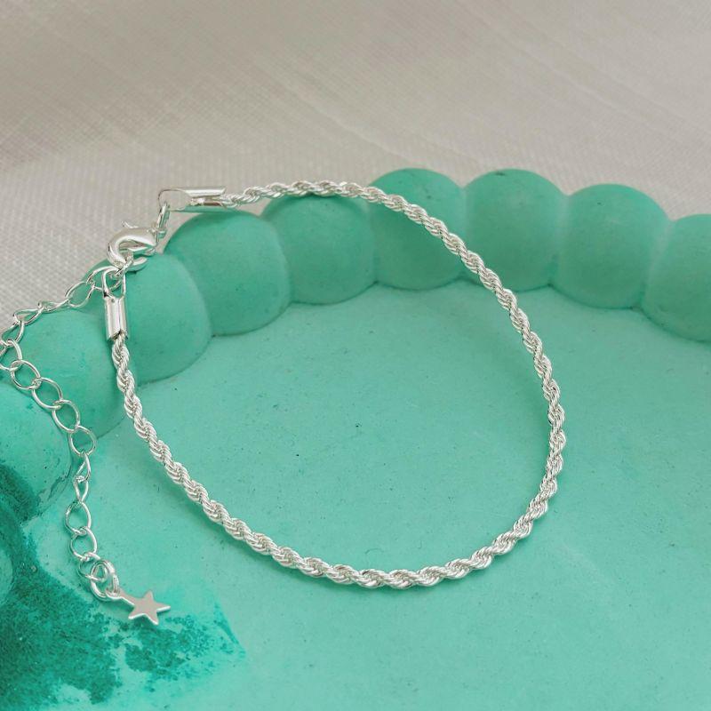 PULSEIRA CORDÃO BAIANO MH. 2MM. 16CM DE COMPRIMENTO E 5CM DE REGULAGEM. BANHADA A PRATA