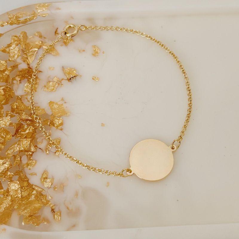 PULSEIRA PERSONALIZADA MEDALHA 15MM COM MINI ELO PORTUGUÊS DOURADA. 18CM DE COMPRIMENTO. BANHADA A OURO 18K.