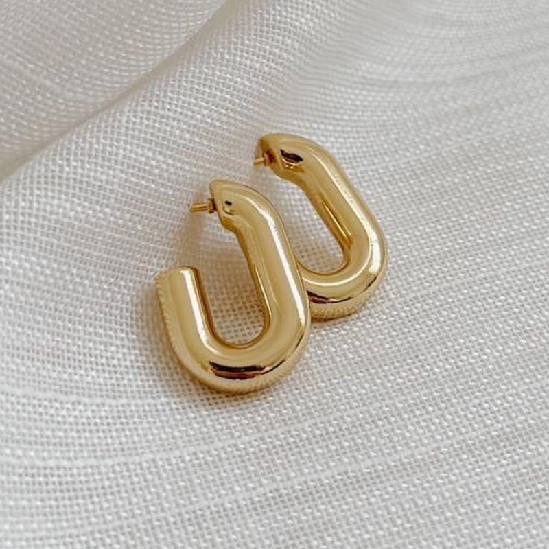 BRINCO ARGOLA TUBO OVAL ENCORPADO. 2,4CM DE ALTURA. BANHADO A OURO 18K.