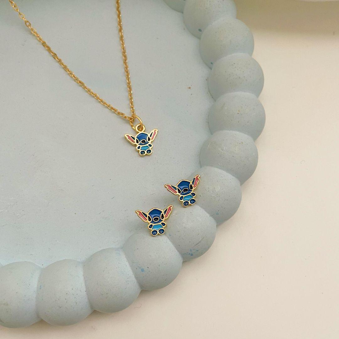 CONJUNTO INFANTIL STITCH. 35CM DE COMPRIMENTO E 5CM DE REGULAGEM. BANHADO A OURO 18K.